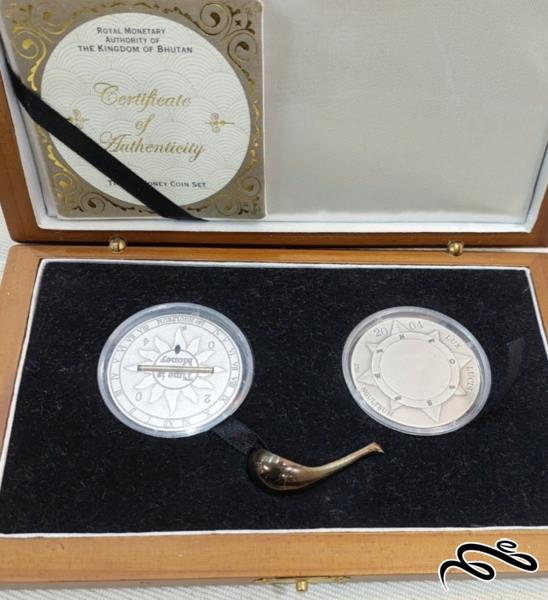 پکیج سکه نقره و میله طلا قطب نما و ساعت آفتابی