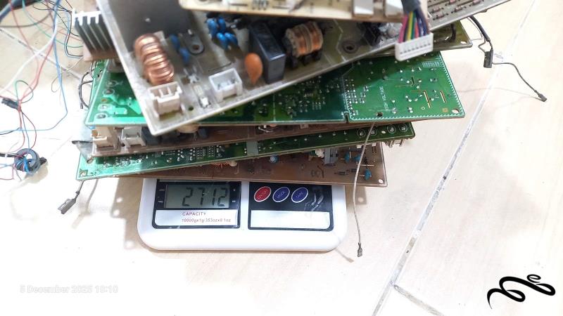 2.7 کیلوگرم انواع برد الکترونیکی معیوب جهت بازیافت