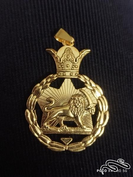 مدال خاص وزیبای شیر و خورشید  ، تکرار نقش در دو طرف مدال