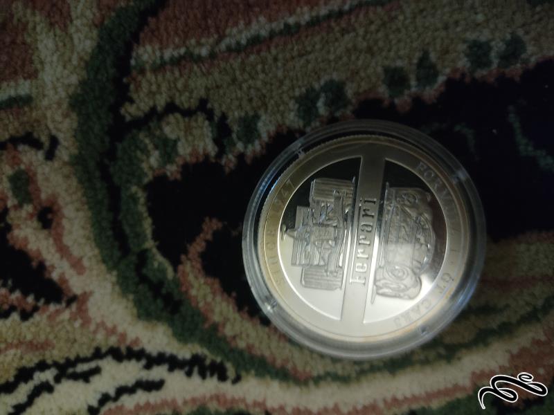 مدال یادبود فراری 2004 و شوماخر 2003