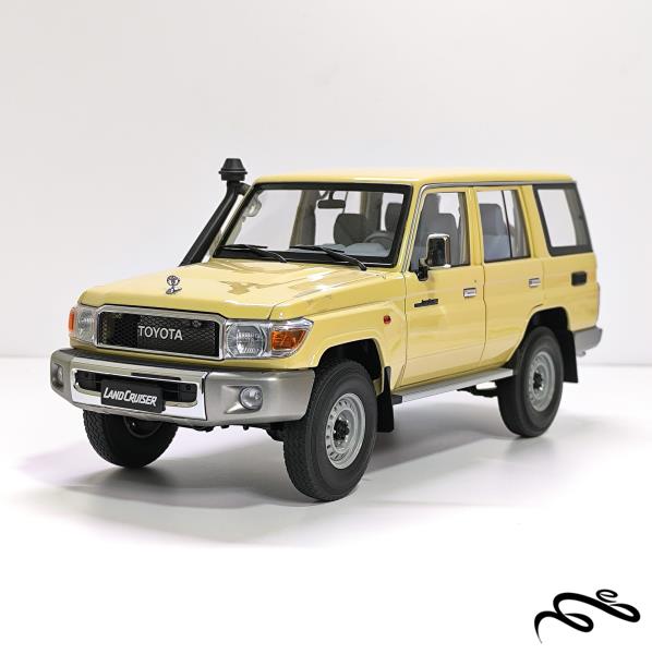 ماکت فلزی تویوتا لندکروز هفتاد LC76 مقیاس 1/18
