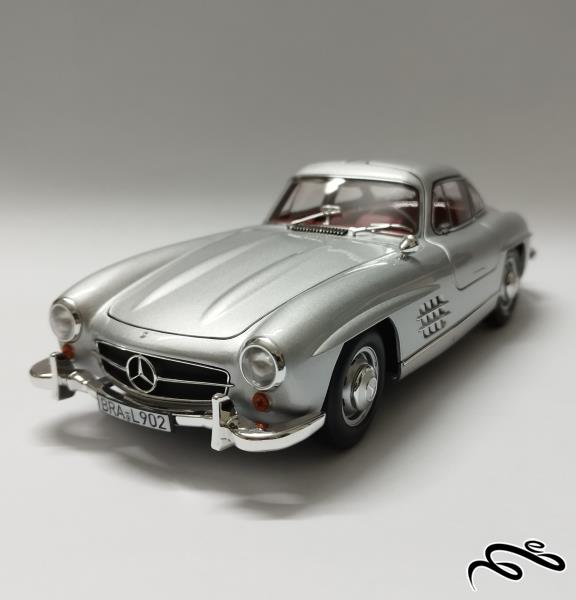 ‏مرسدس بنز 300sl گالوینگ 1957 مقیاس 1/18