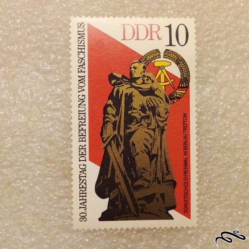 تمبر ۱۹۷۵ المان شرقی DDR سالگرد آزادی از فاشیسم یادبود افتخار شوروی در برلین تراپتو (۹۱)۴